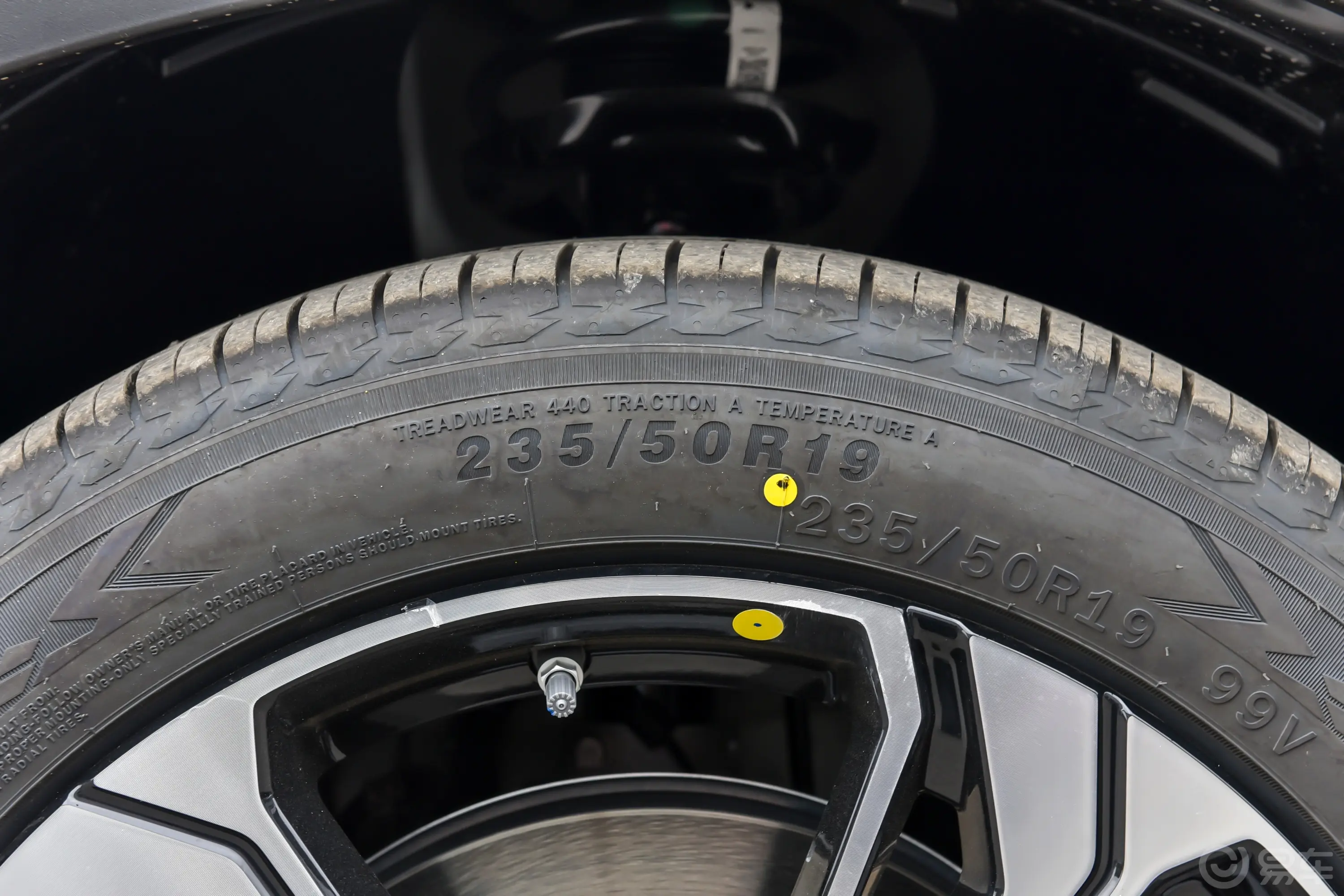 银河L7EM-i 1.5L 115km 探索＋版前轮胎尺寸