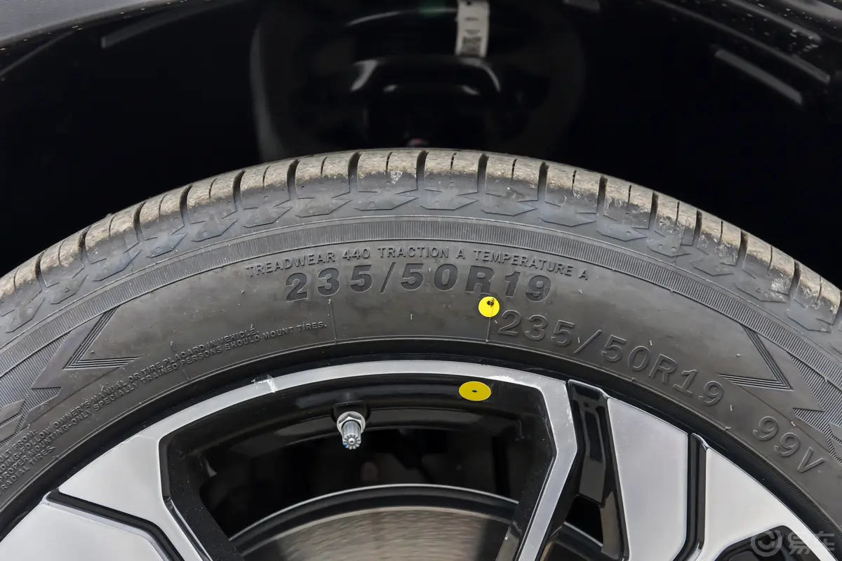 银河L7EM-i 1.5L 115km 探索＋版前轮胎尺寸