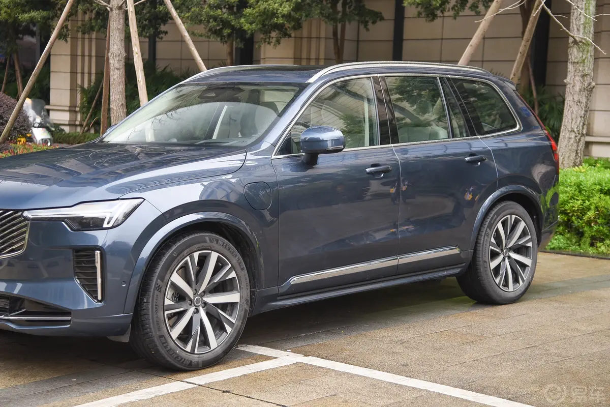沃尔沃XC90 插电混动改款 2.0T 62km 智尊豪华版 7座外观细节