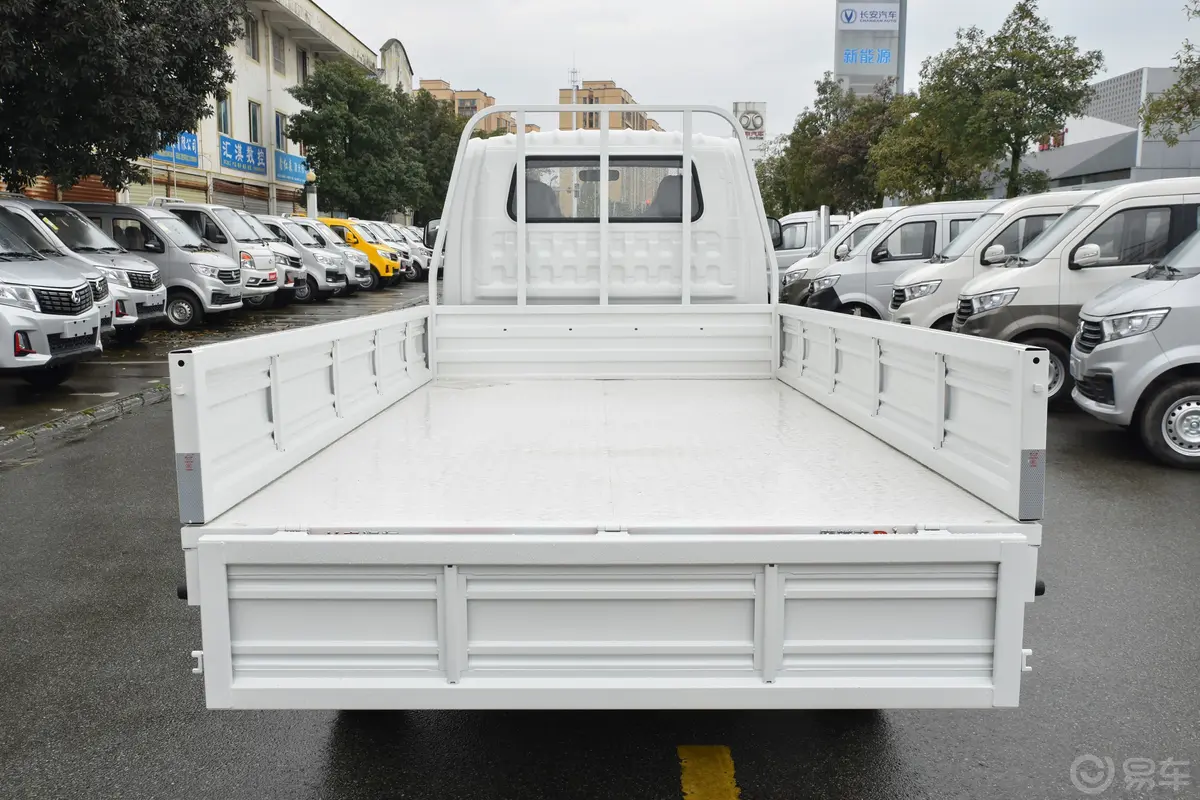 跨越者D11.6L 3.1米栏板车单排单后轮豪华型 汽油后备厢