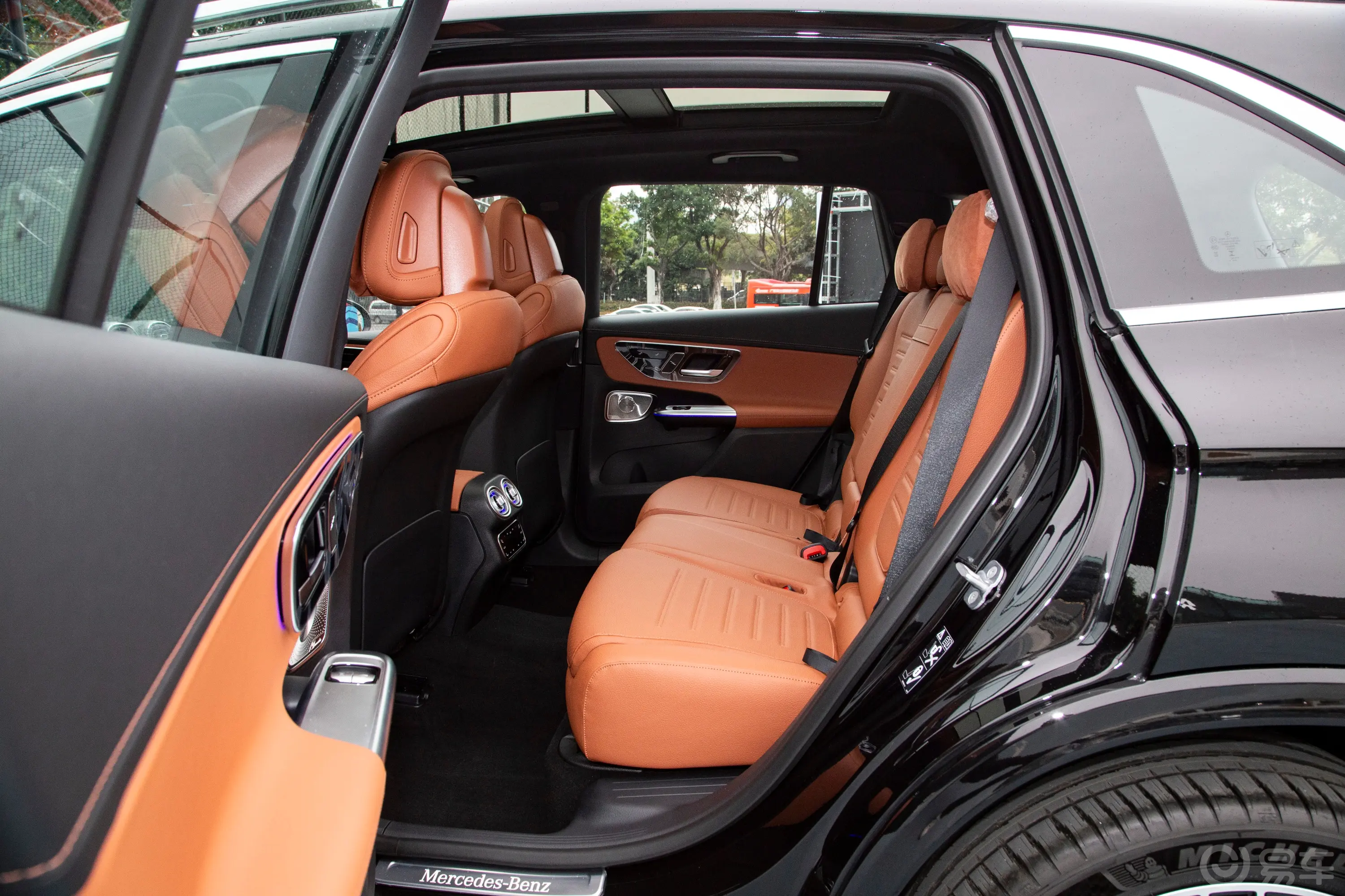 奔驰GLCGLC 300 L 4MATIC 豪华型 7座后排空间