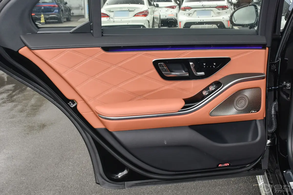 奔驰S级 AMG新能源AMG S 63 L E PERFORMANCE后排功能