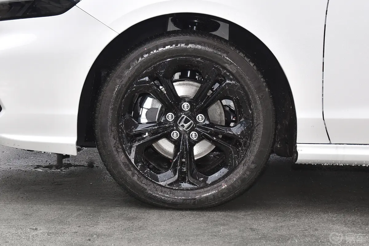 雅阁运动系列 260TURBO 豪华版前轮毂造型