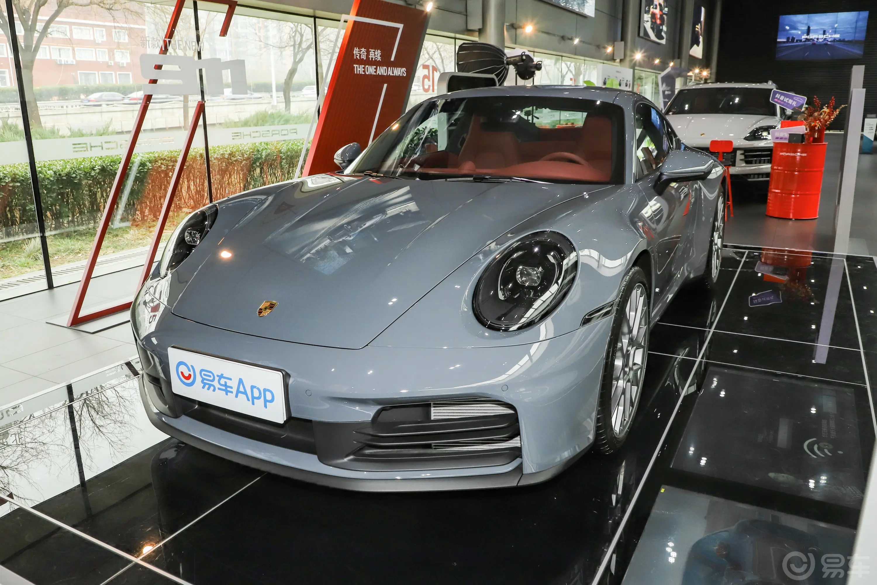 保时捷911Carrera 3.0T侧前45度车头向左水平
