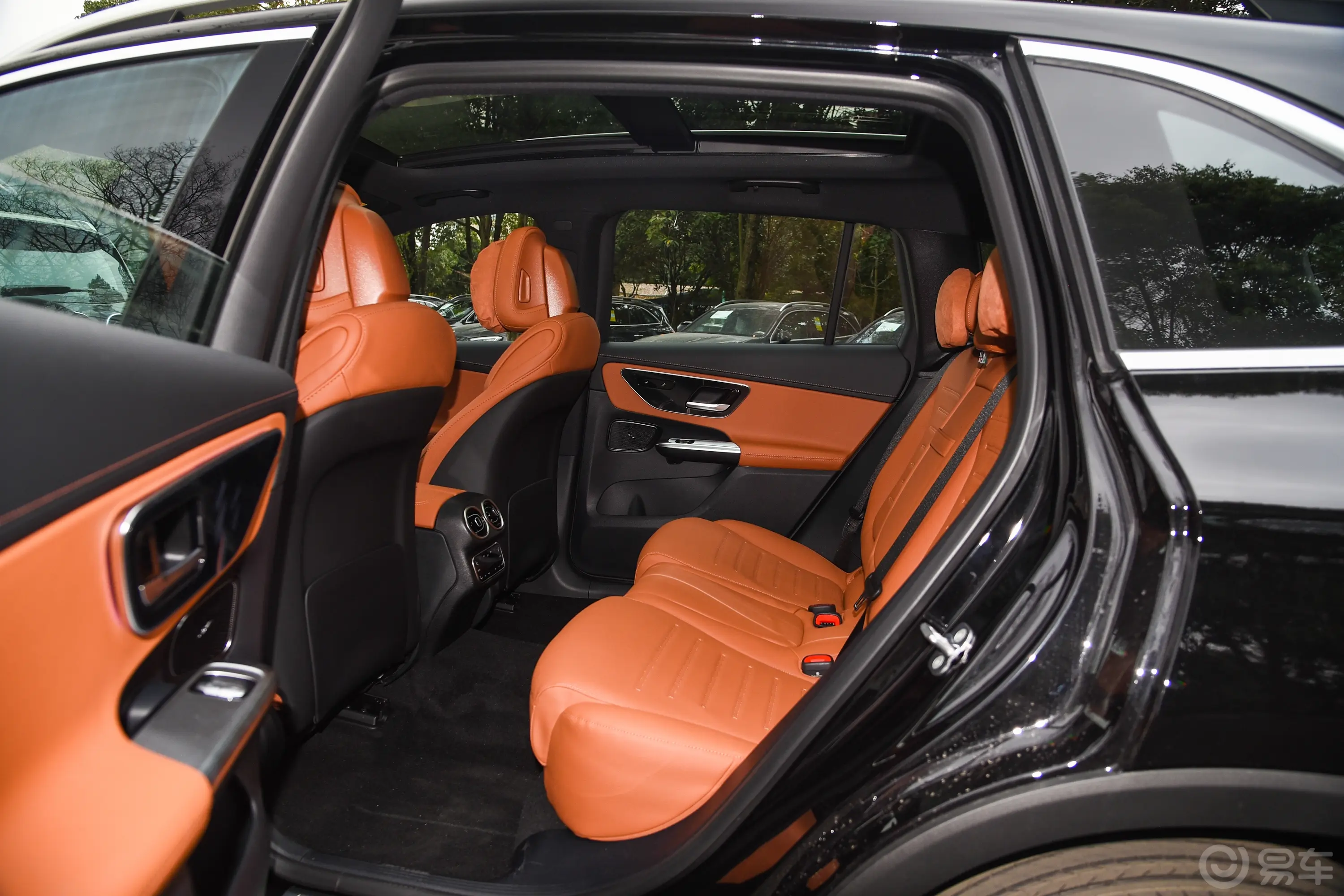 奔驰GLC改款 GLC 260 L 4MATIC 动感型 5座后排空间