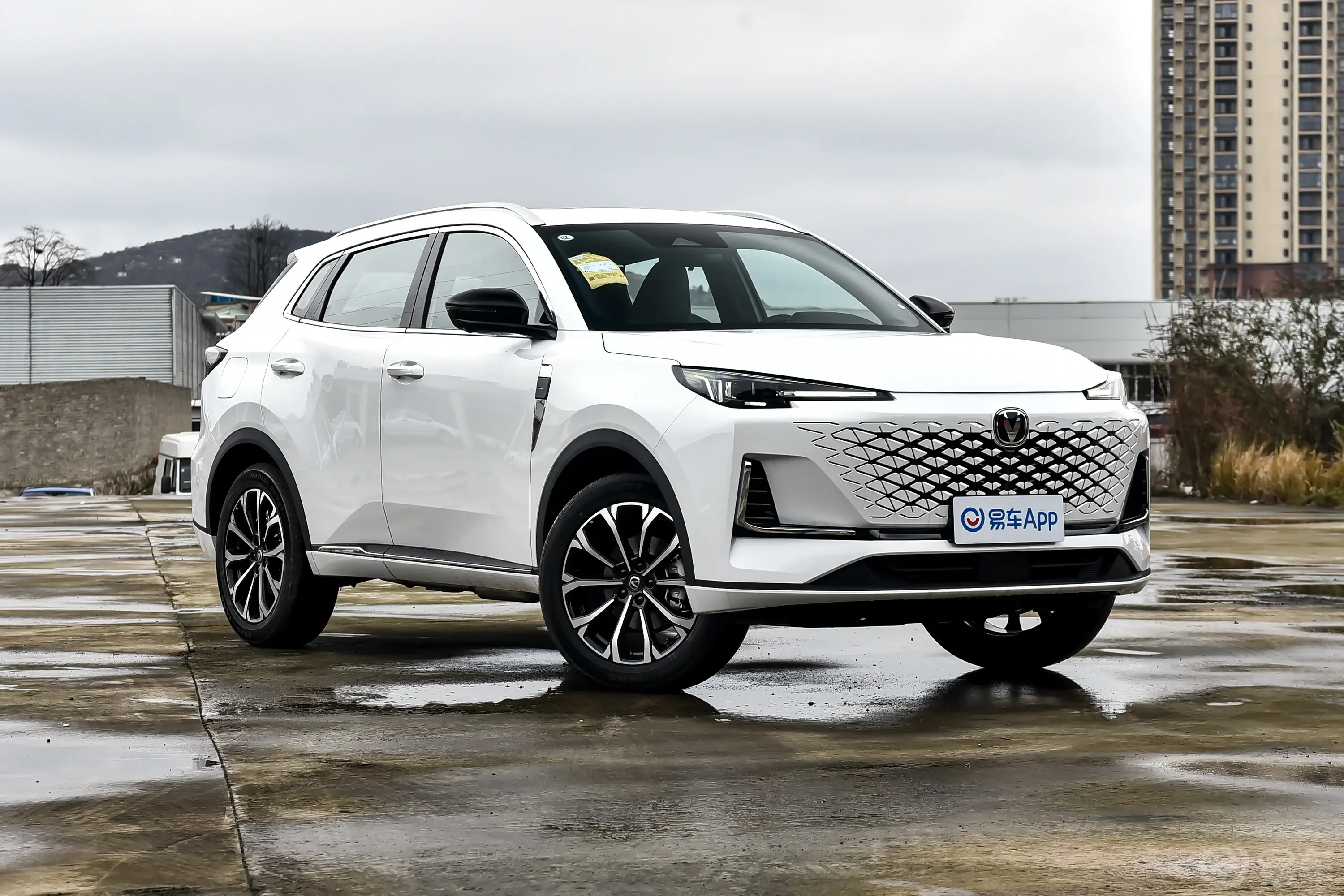 长安CS55PLUS PHEV智慧新蓝鲸 1.5L 125km 战舰版侧前45度车头向右水平