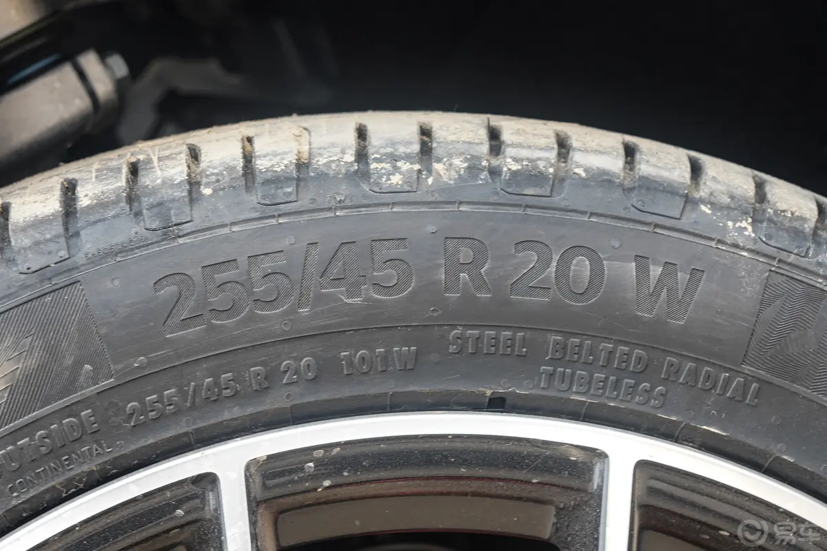 奥迪Q5Lquattro45周年典藏版 45 TFSI 豪华动感型前轮胎尺寸
