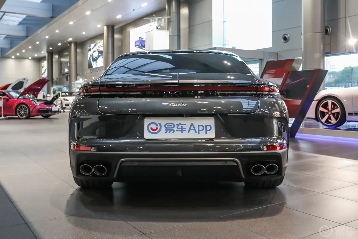 Panamera E-HybridPanamera Turbo 4.0T正后水平