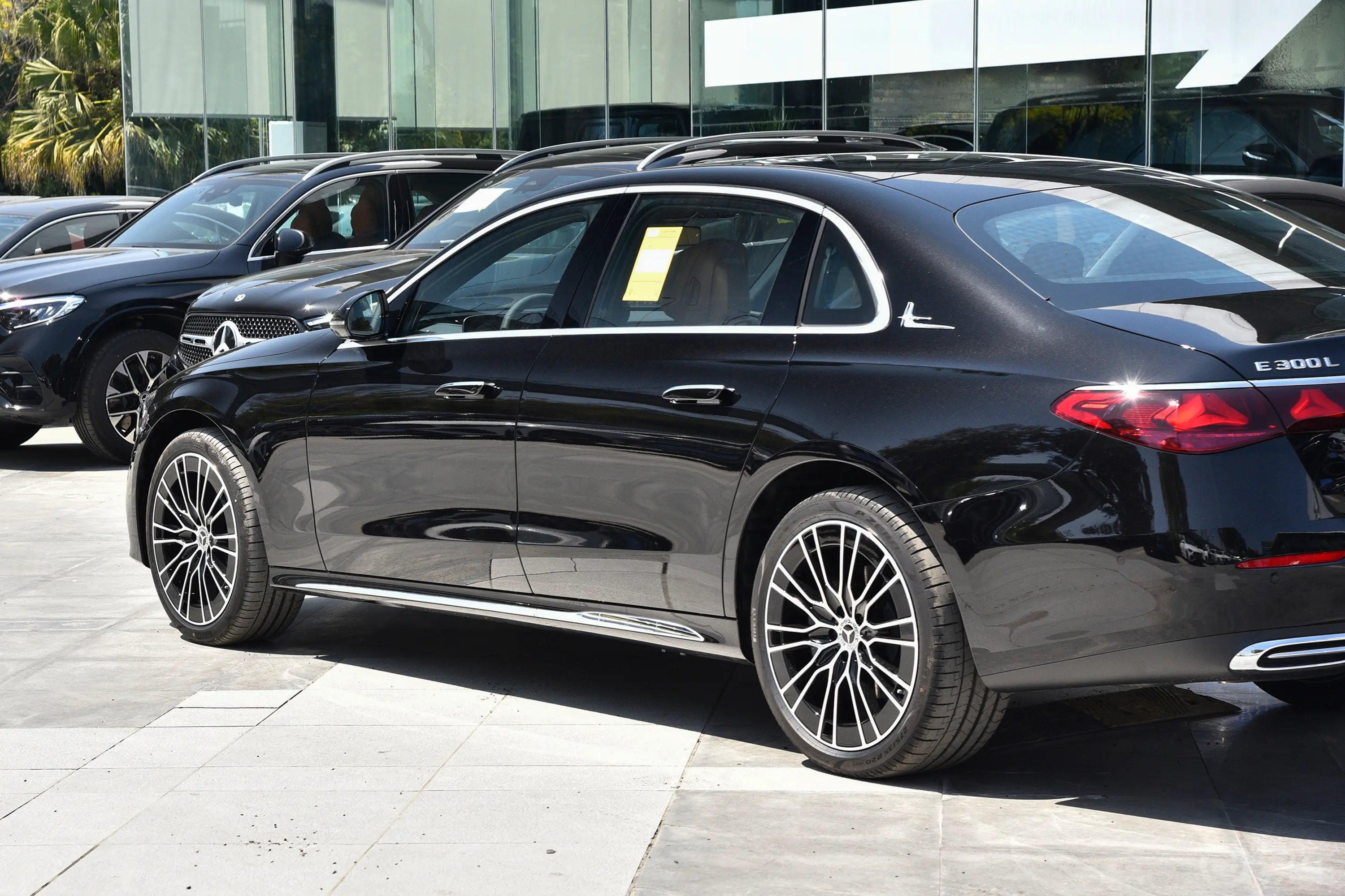 奔驰E级改款 E 300 L 尊贵型外观细节