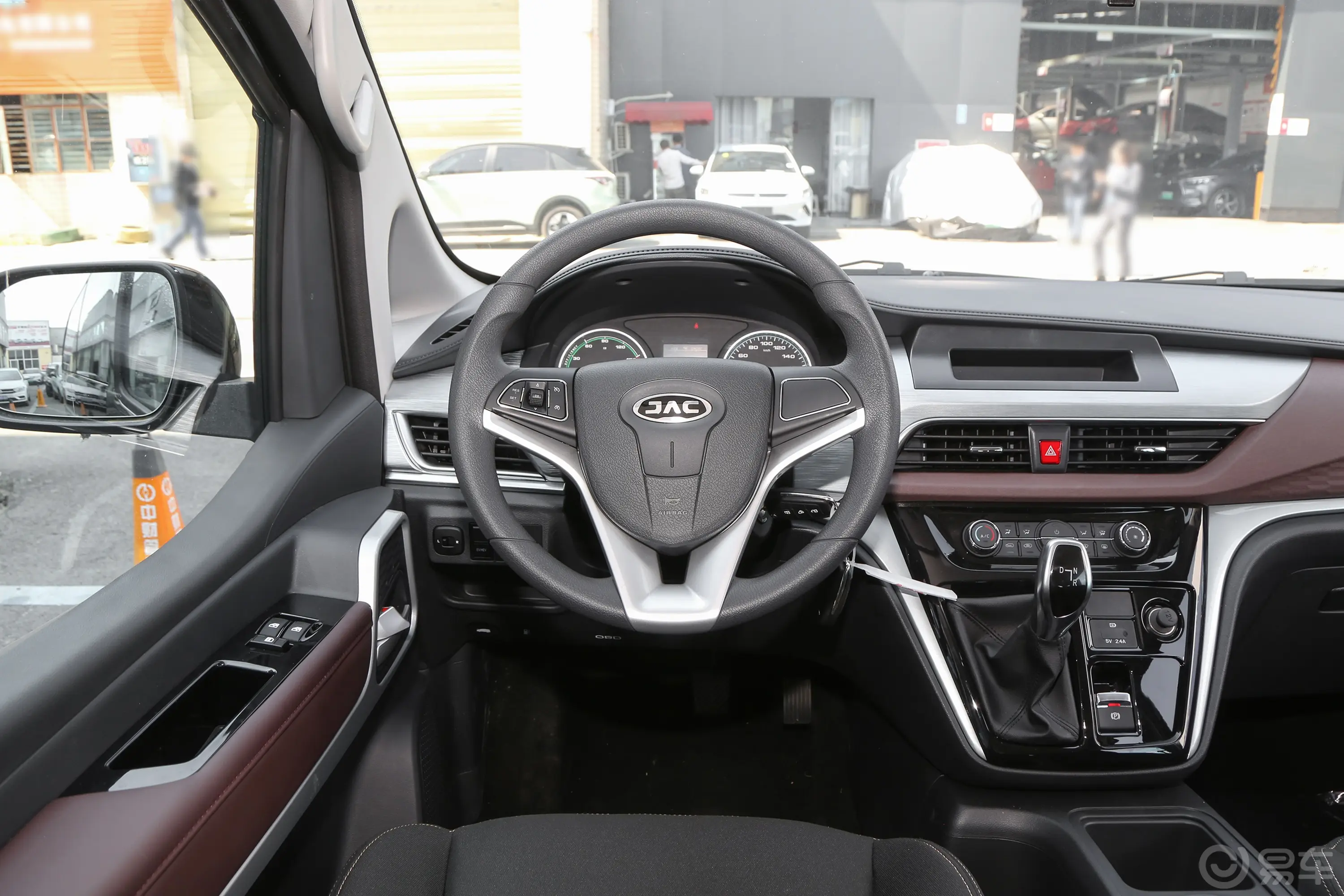 瑞风M3 PHEV2.0L 85km 精英版 7座驾驶位区域