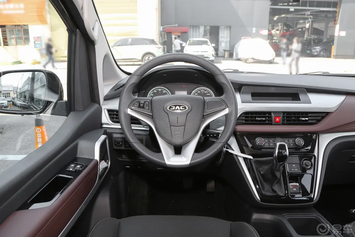 瑞风M3 PHEV2.0L 85km 精英版 7座驾驶位区域