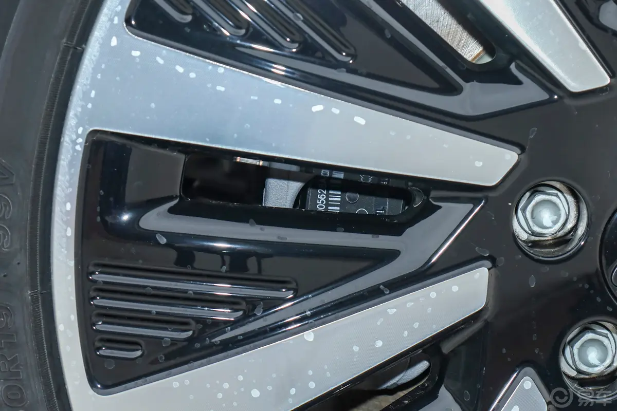 风云T81.5T 130km 豪华版 7座后刹车卡钳