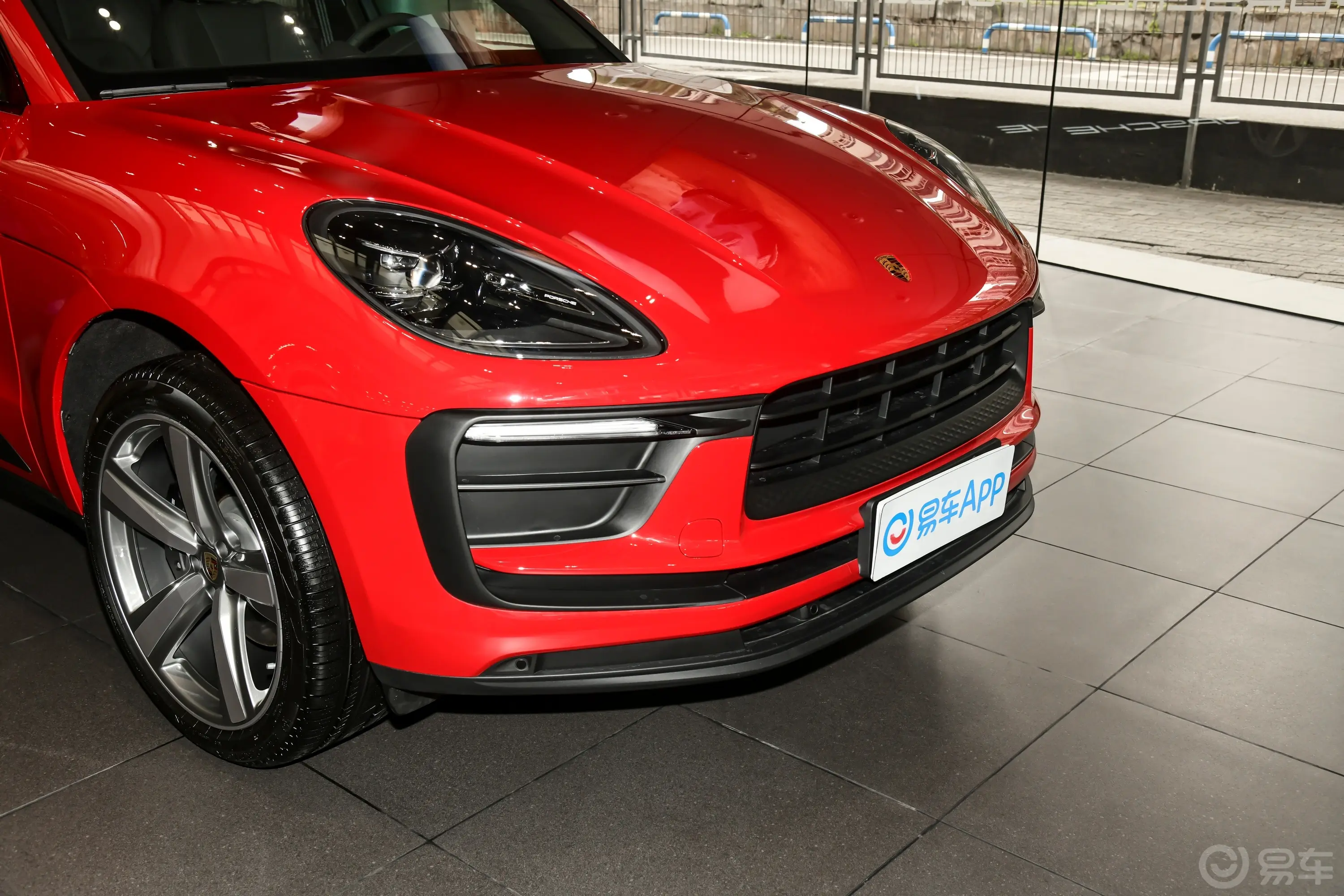 MacanMacan 2.0T 逐梦版前格栅侧俯拍