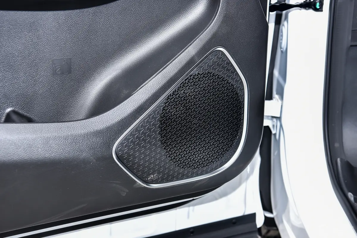 捷途X90 PLUS1.6T 双离合精英版 5座音响和品牌