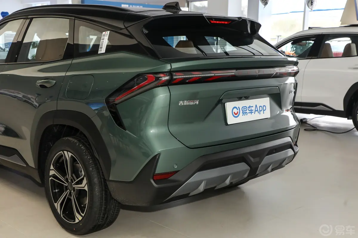 银河L7EM-i 1.5L 115km 探索版车尾特写