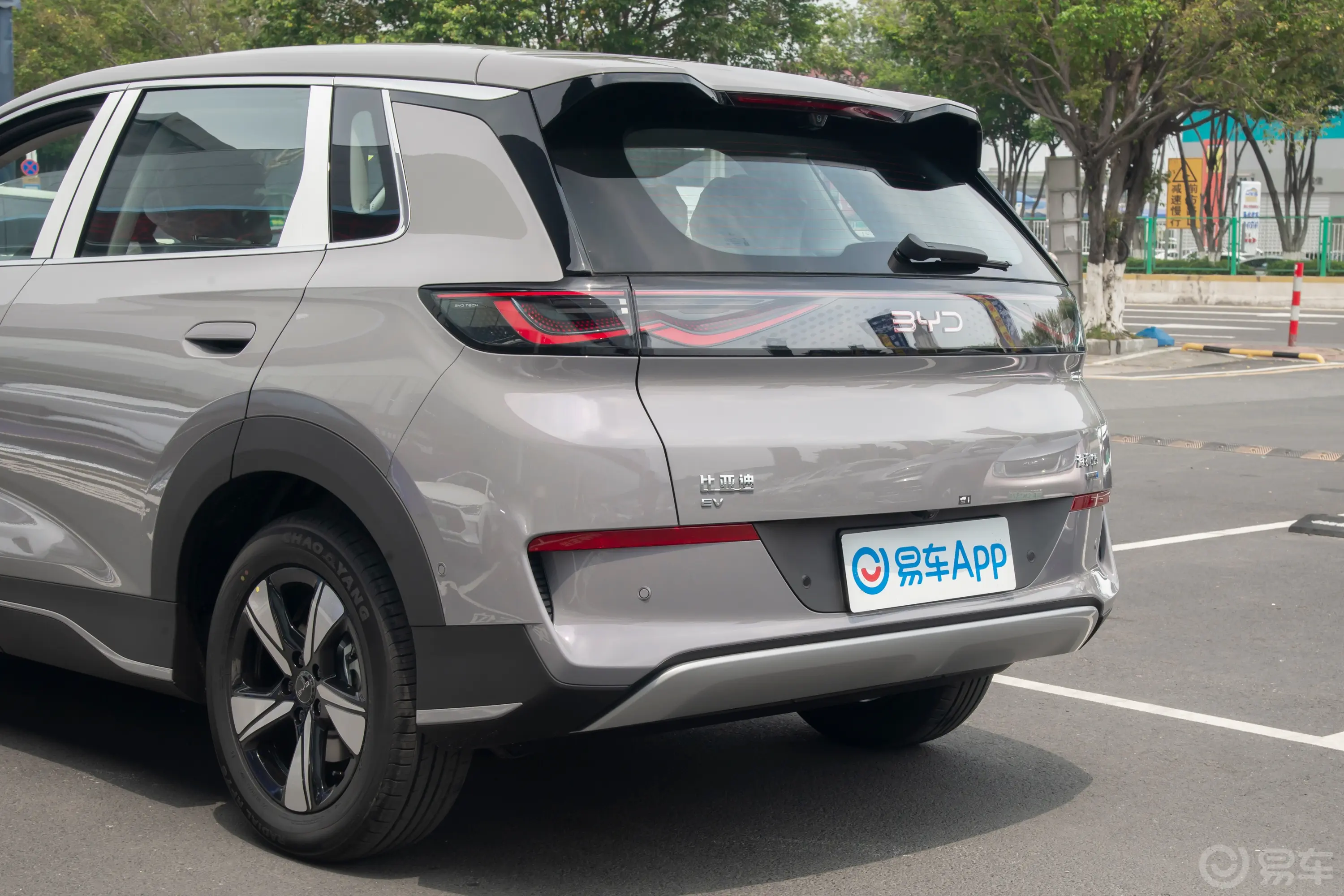 海狮05EV430km 智航版车尾特写