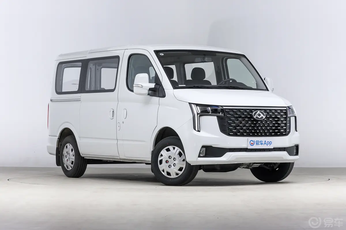 新途V80PRO 傲运通 2.0T 自动短轴超低顶 5/6座侧前45度车头向右水平