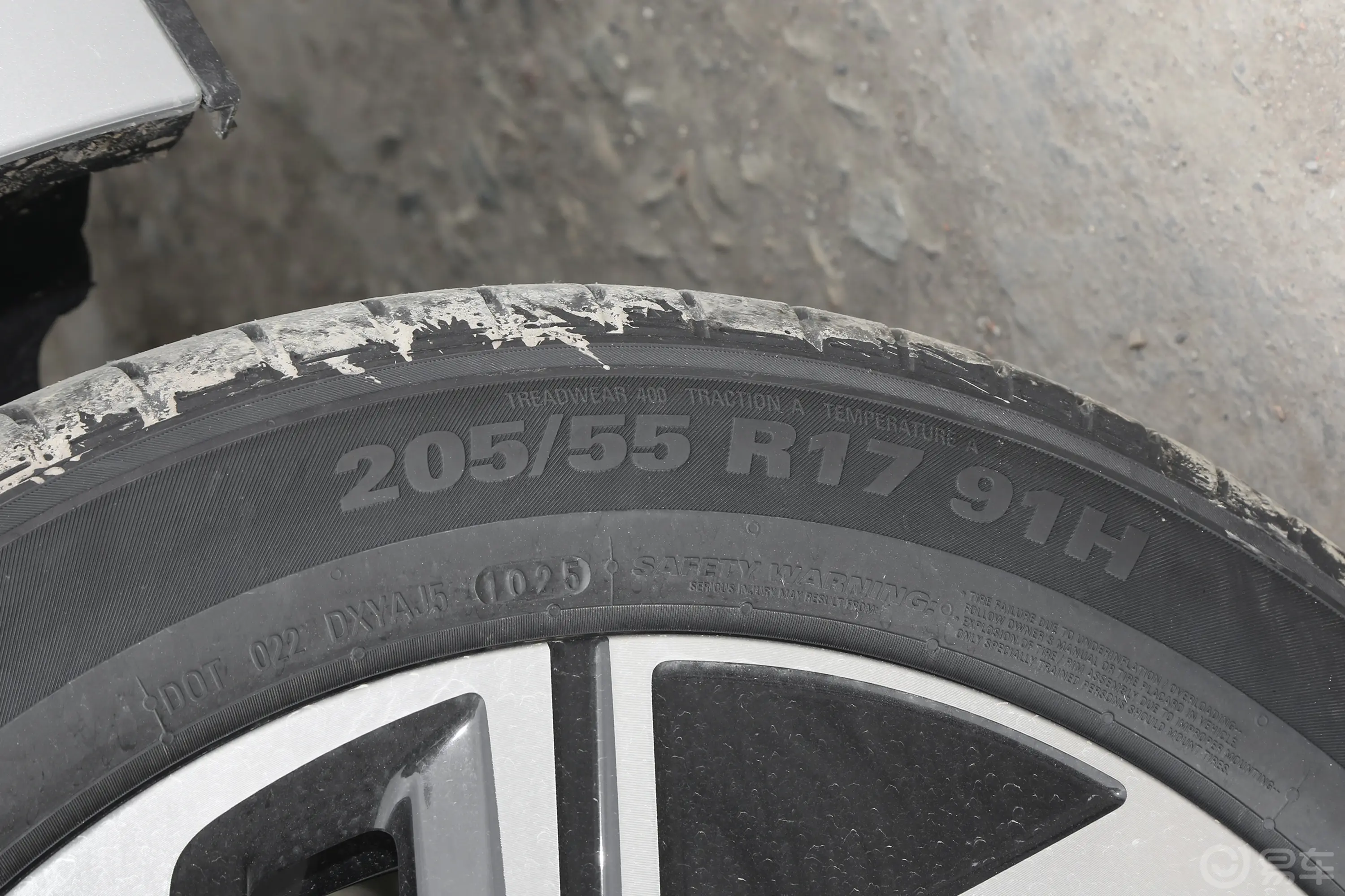 速腾改款2 300TSI 双离合超越版后轮胎尺寸