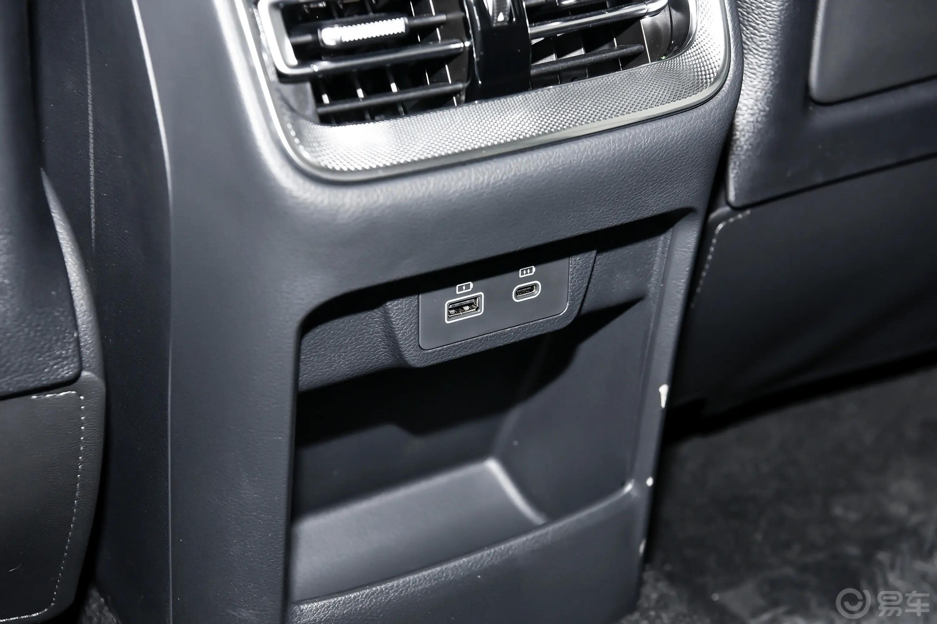 红旗H5 PHEV1.5T 170km 超混版后排功能