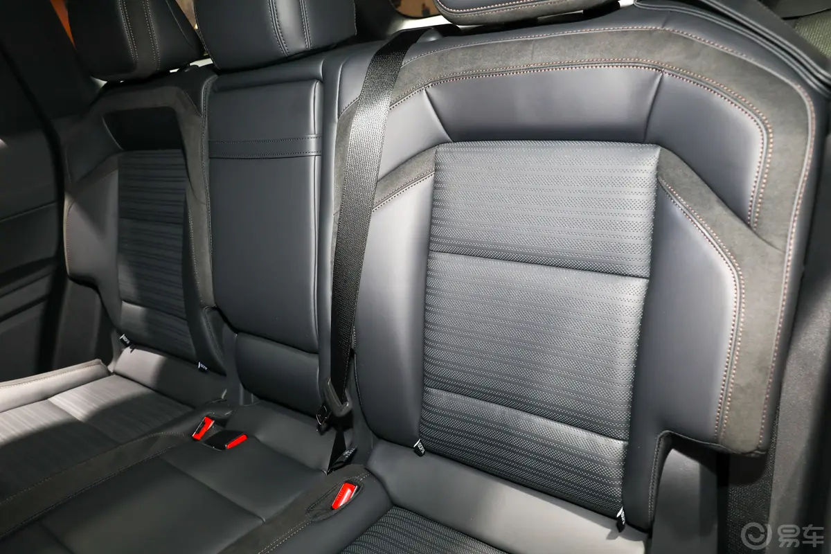航海家2.0T 四驱亚特兰蒂斯版后排