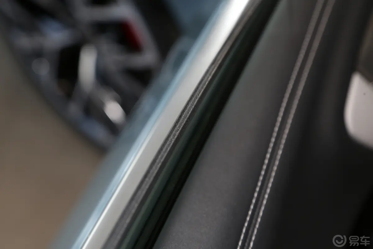 奥迪A5L Sportback2.0T 两驱高配版主驾驶位