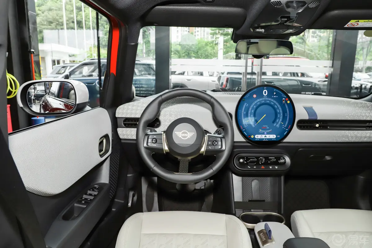 MINI2.0T COOPER S 艺术家 五门版驾驶位区域