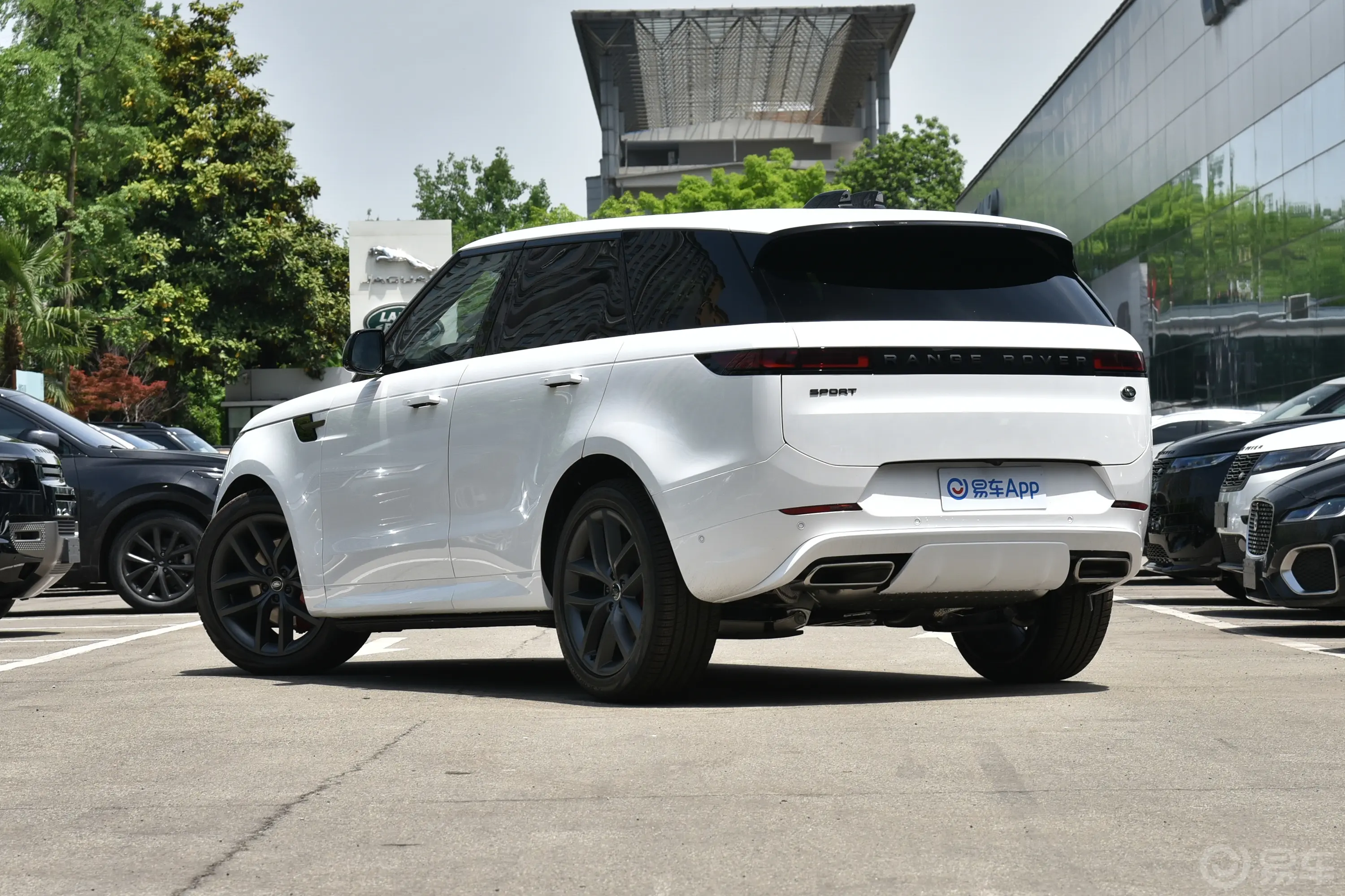 揽胜运动版3.0T Dynamic SE侧后45度车头向左水平