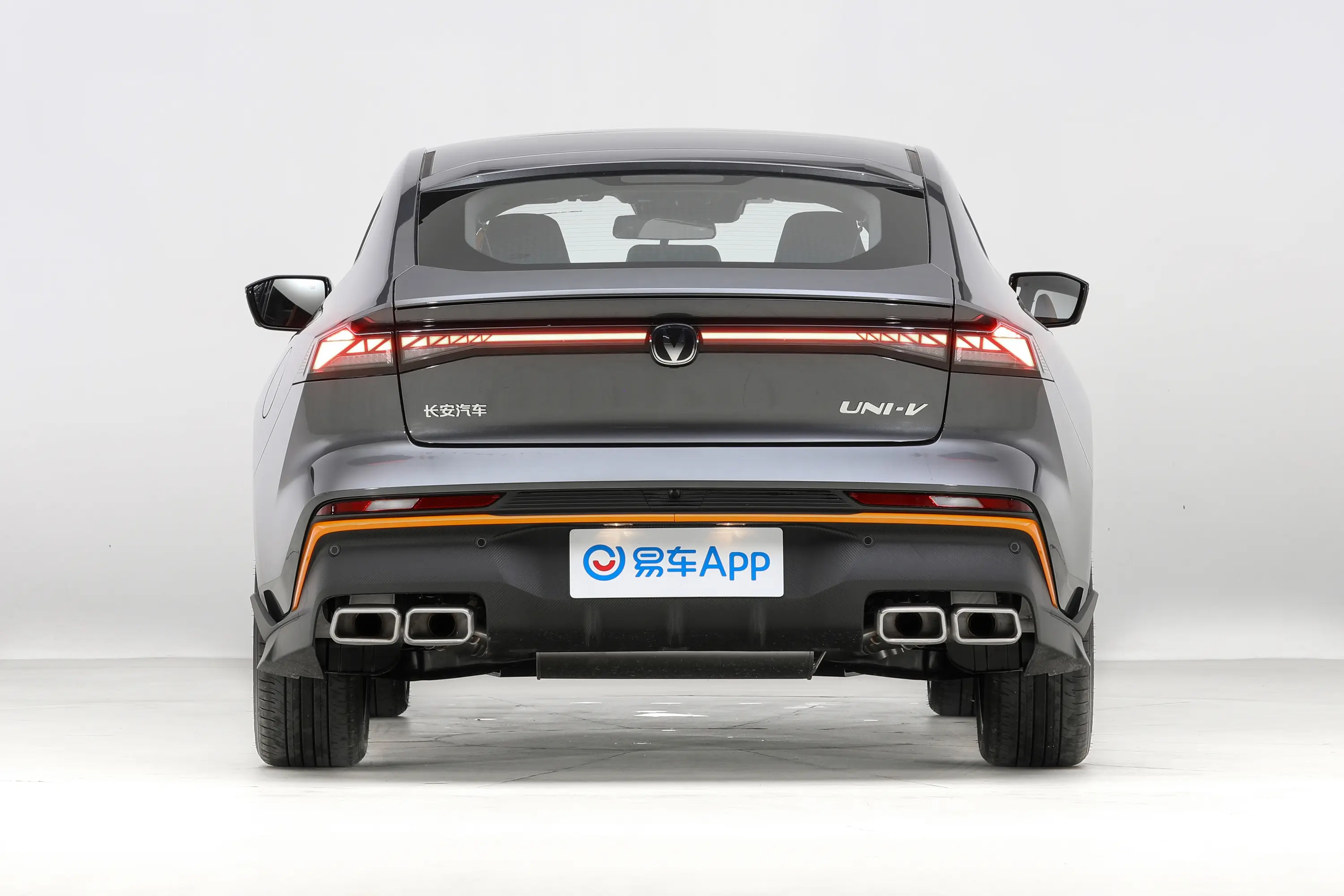 长安UNI-V1.5T 500Bar尊贵运动型正后水平
