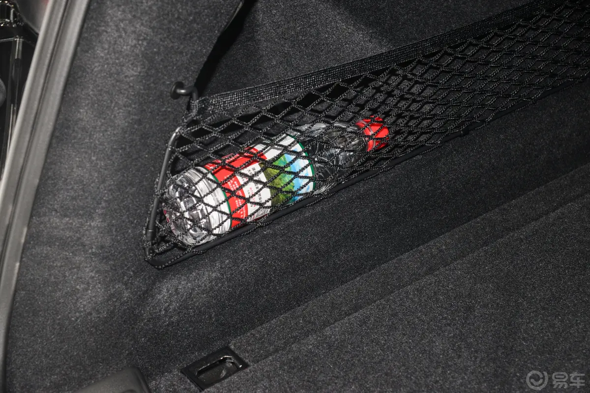 CayenneCayenne 3.0T 逐梦版后备厢