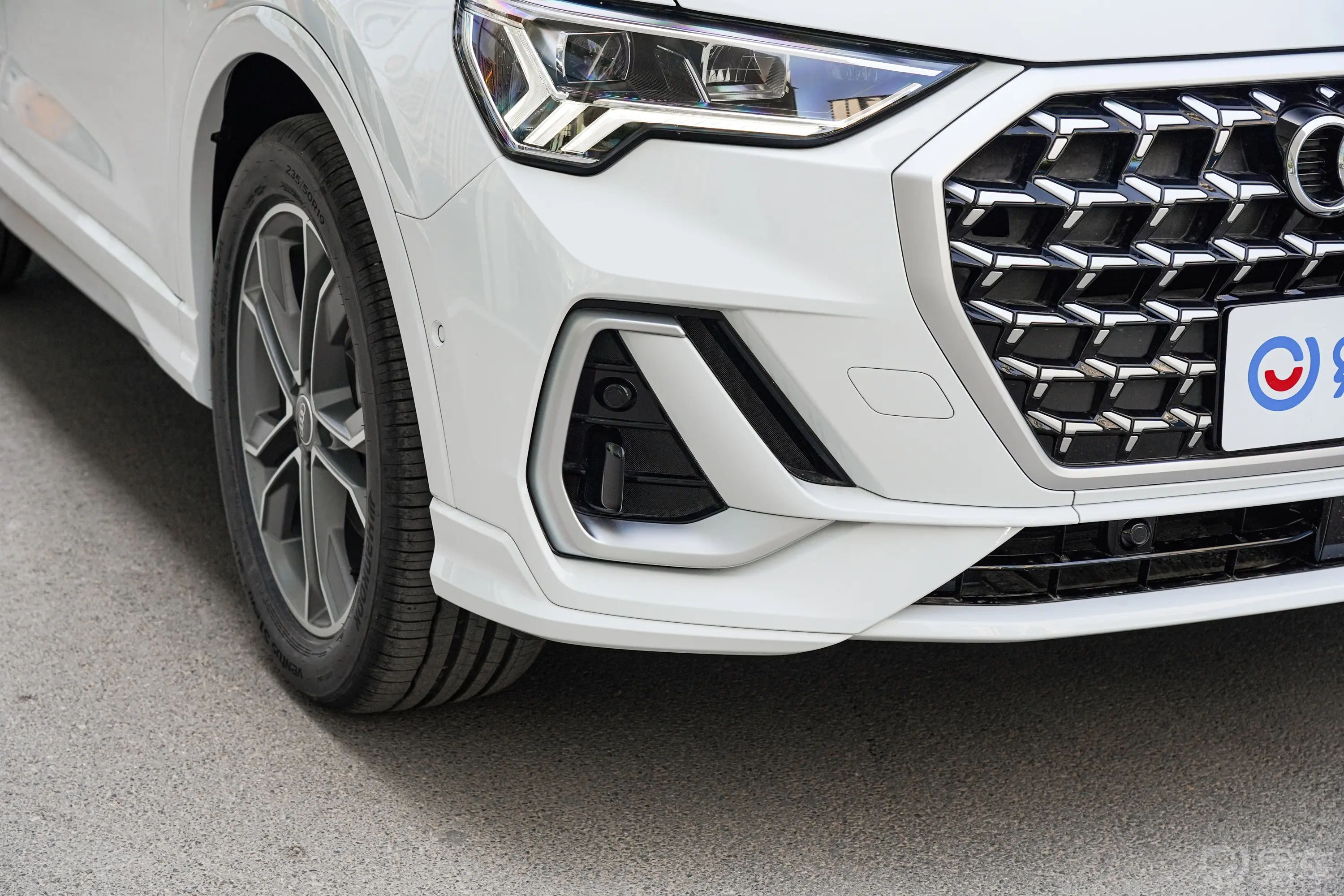 奥迪Q3quattro45周年典藏版 40 TFSI 时尚动感型外观细节