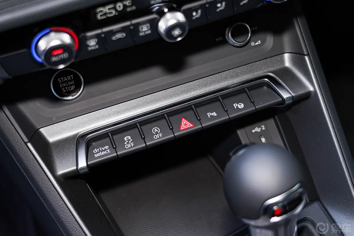 奥迪Q3quattro45周年典藏版 40 TFSI 时尚动感型主驾驶位