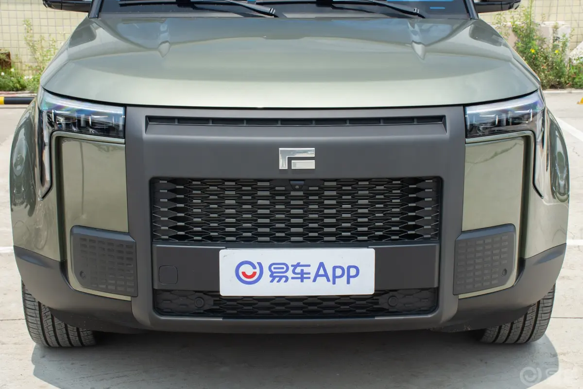 极石011.5T 306km 全能长续航版 7座外观细节