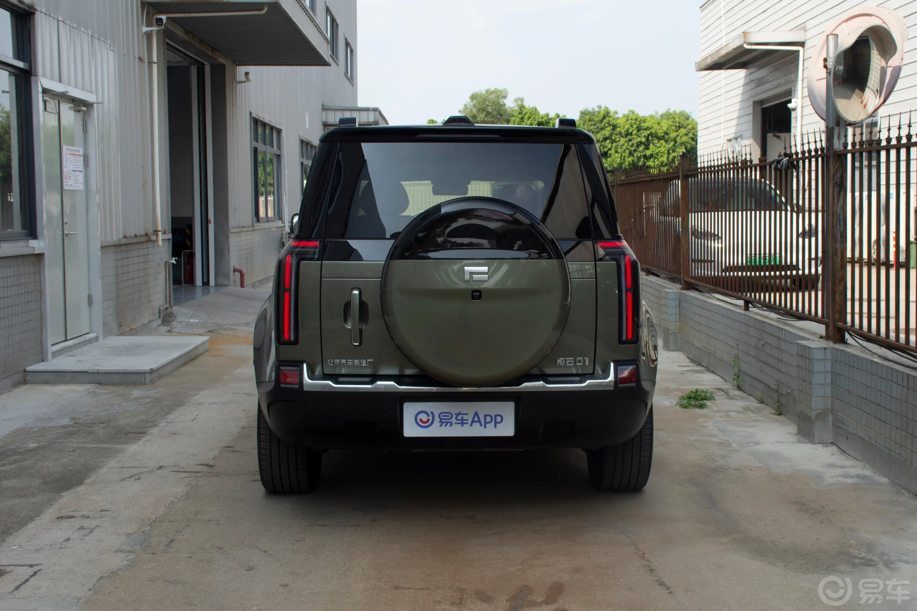 极石011.5T 306km 全能长续航版 7座外观灯组