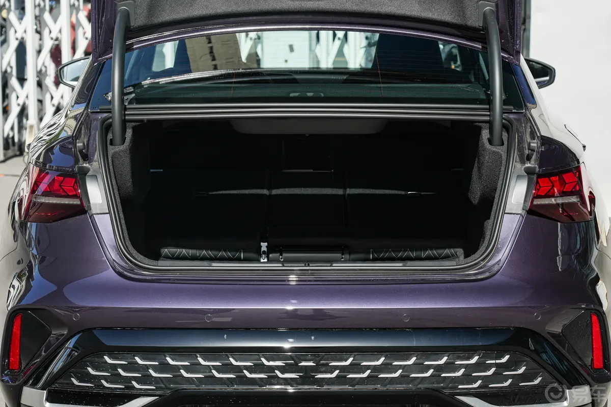 奥迪A3改款 A3L Limousine 35TFSI 飞驰尊享型两排全部放倒