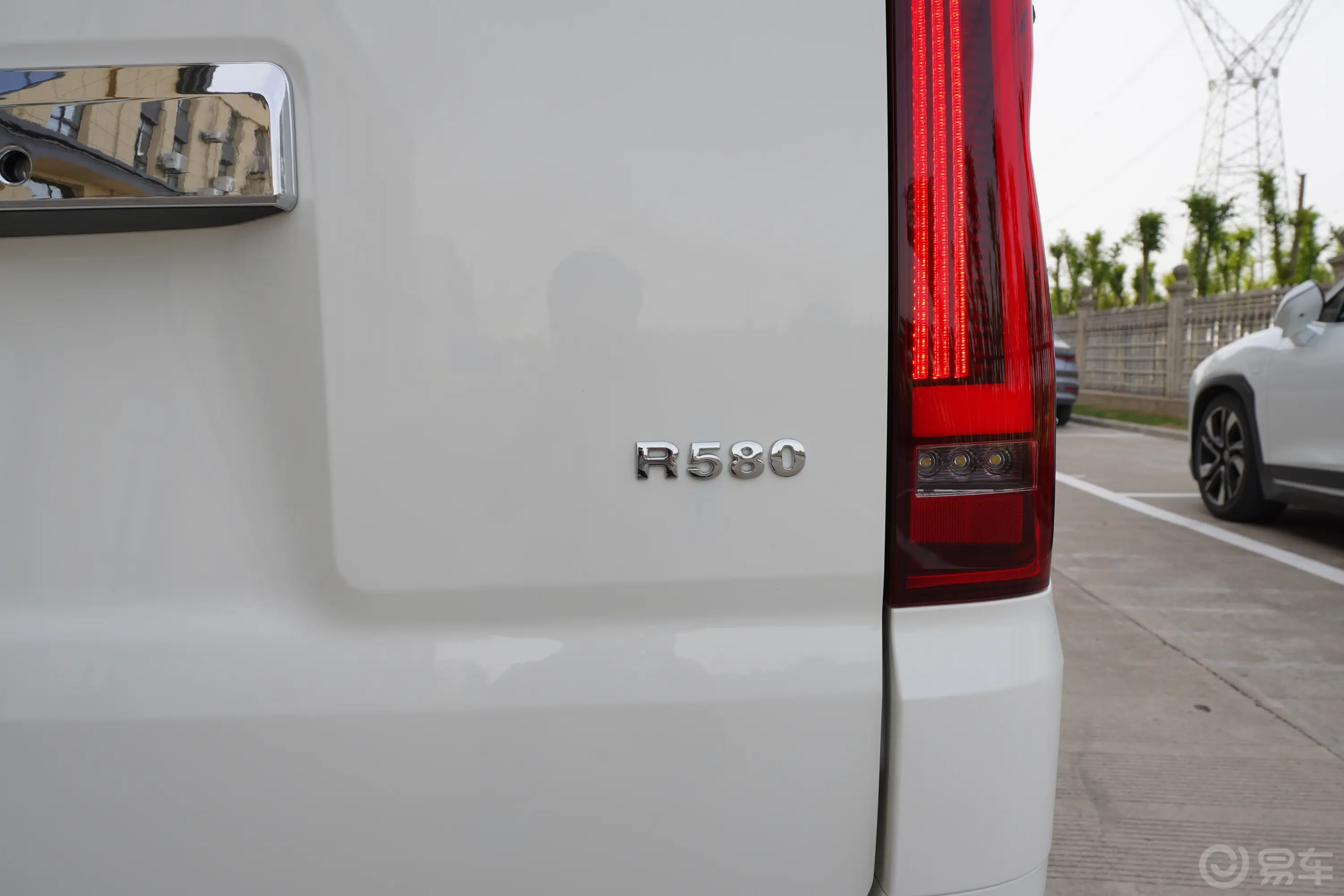 欧尔法3.5L R580外观