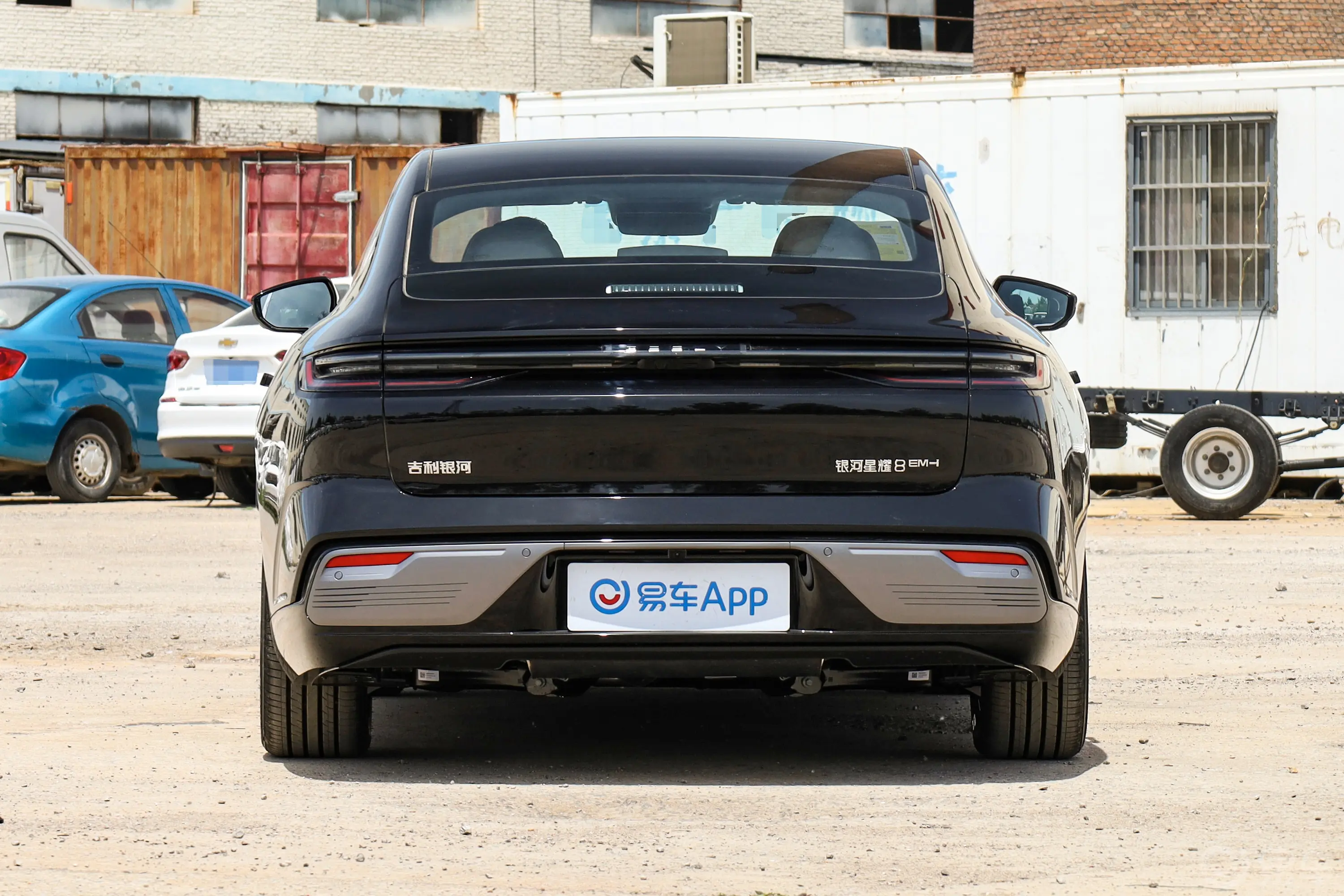 银河星耀8EM-i 1.5L 130km 尊贵版正后水平