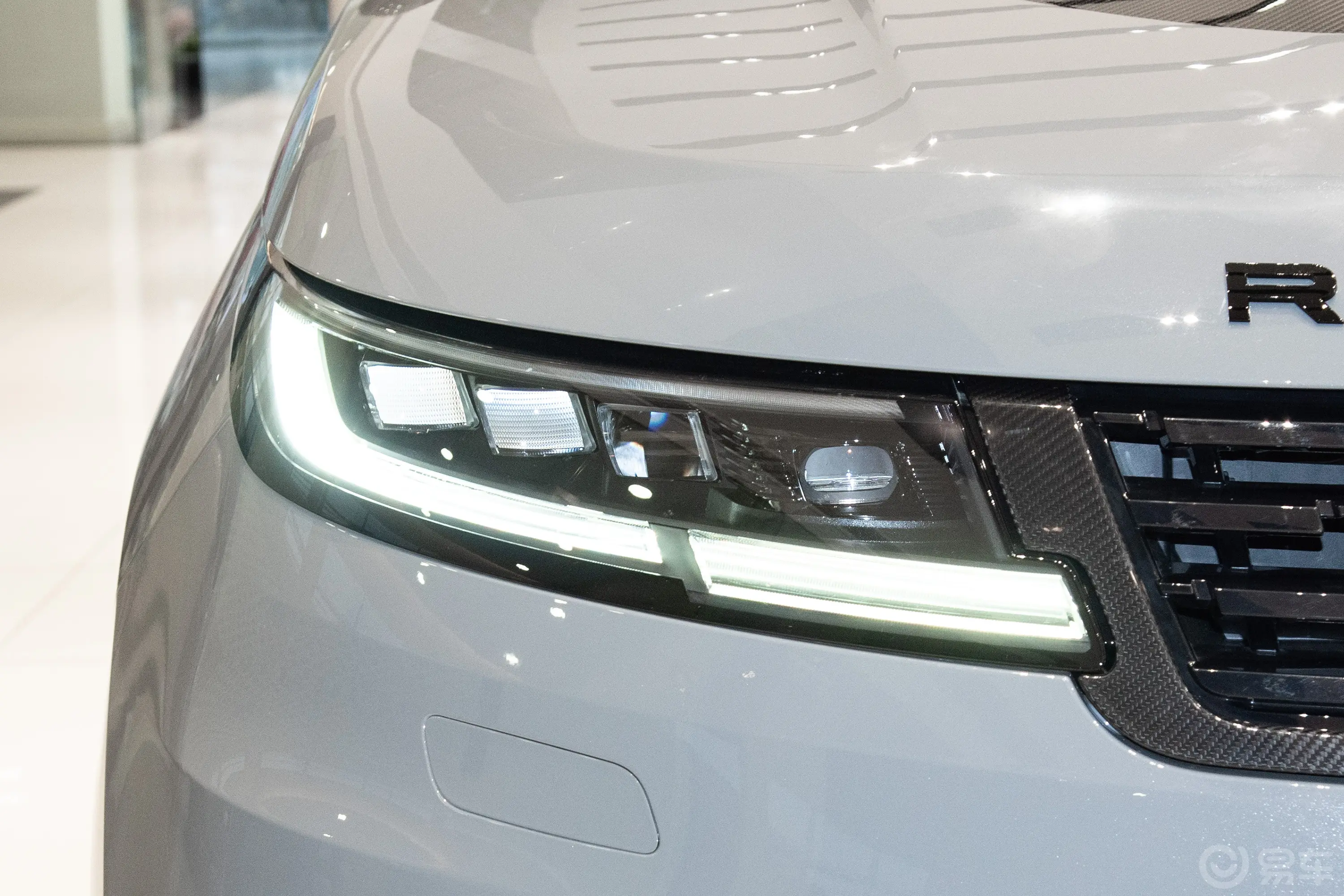 揽胜运动版4.4T SV Edition Two外观灯组