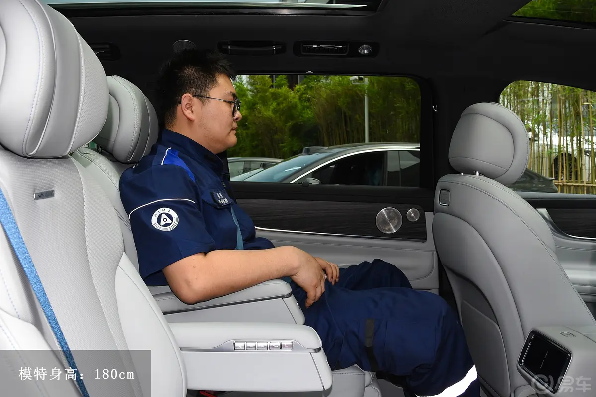 问界M9纯电版 630km Max 6座后排空间体验