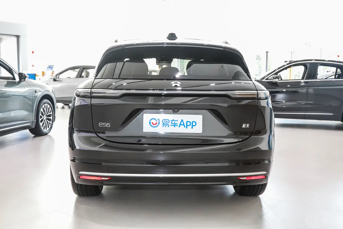 蔚来ES6500km 75kWh正后水平