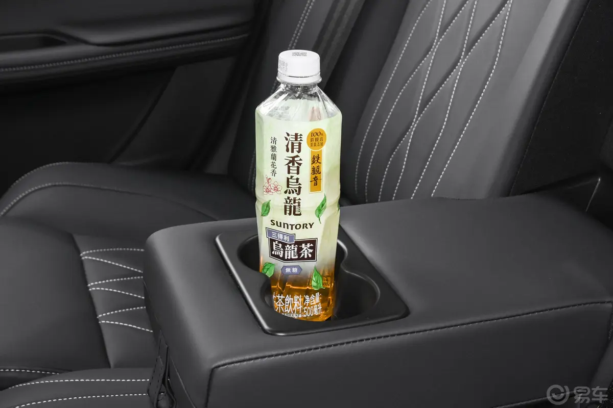 艾瑞泽81.6T 双离合尚后排(第二排)杯架