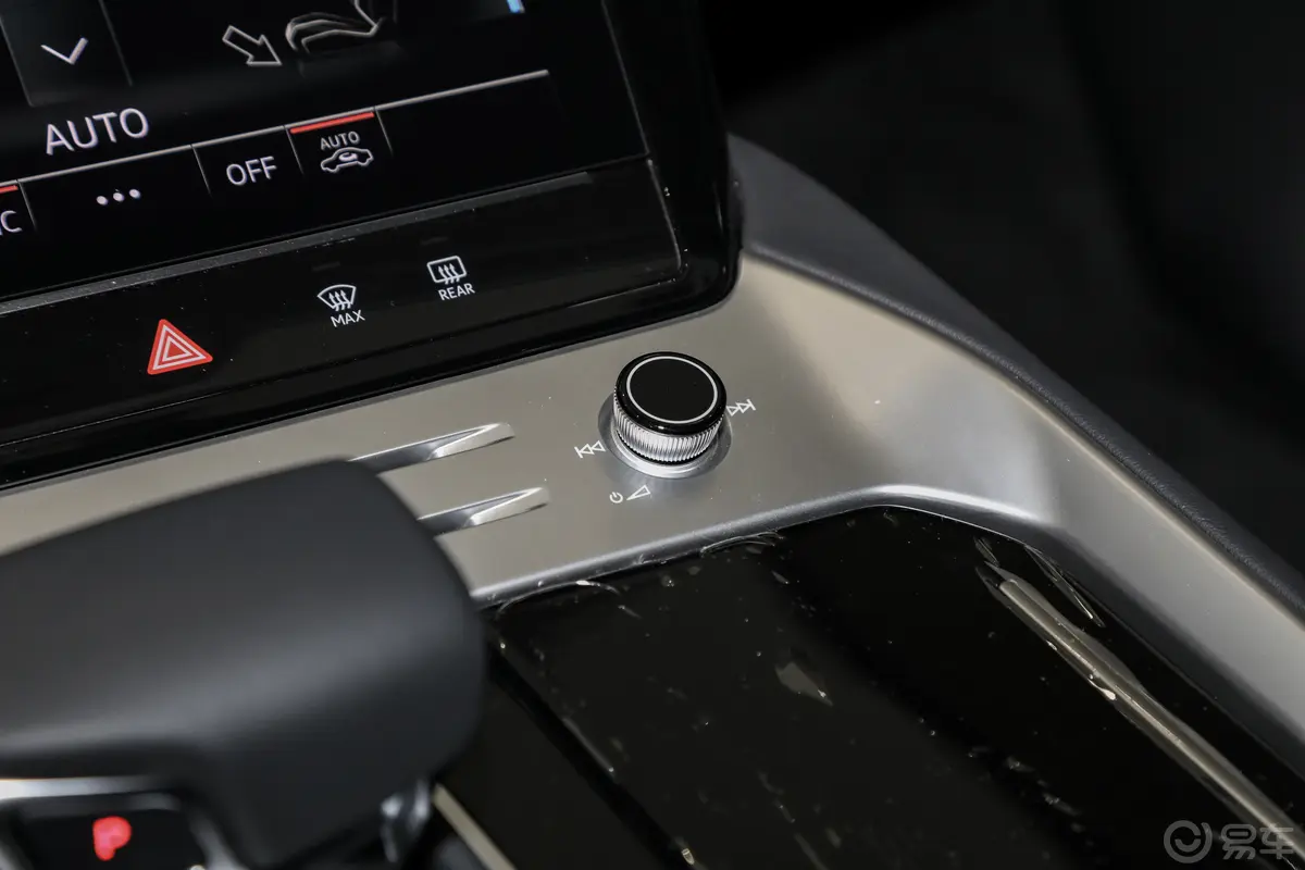 奥迪Q640 TFSI quattro 纪念版 7座音响
