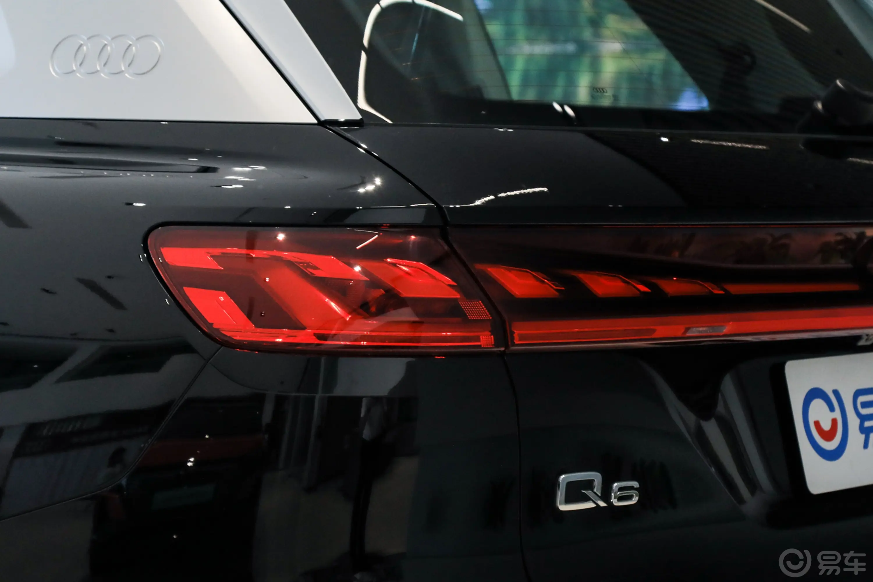 奥迪Q640 TFSI quattro 纪念版 7座外观灯组