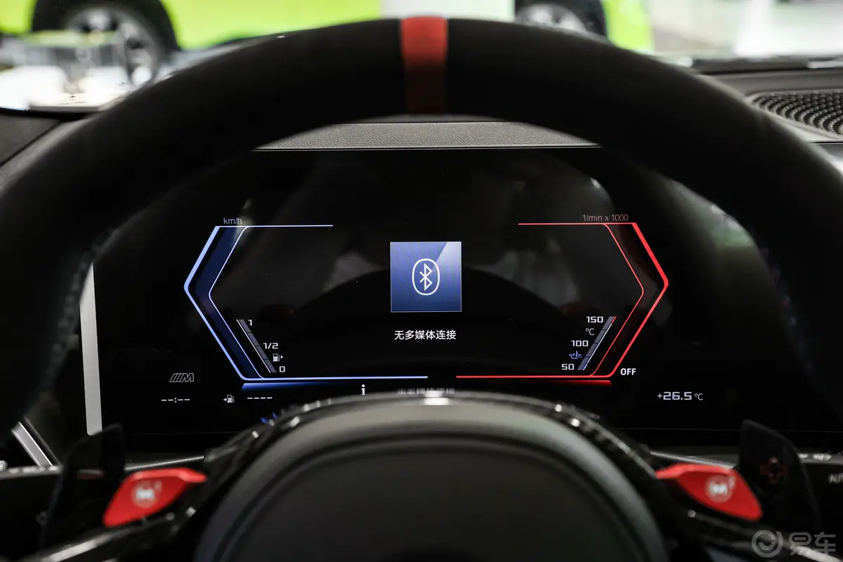宝马M4M4 双门轿跑车 M xDrive 雷霆版主驾驶位