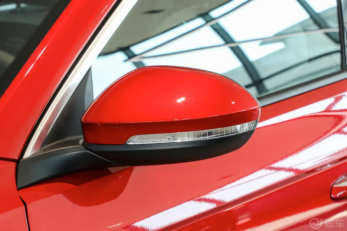 探歌改款 300TSI 辰光版主驾驶后视镜背面