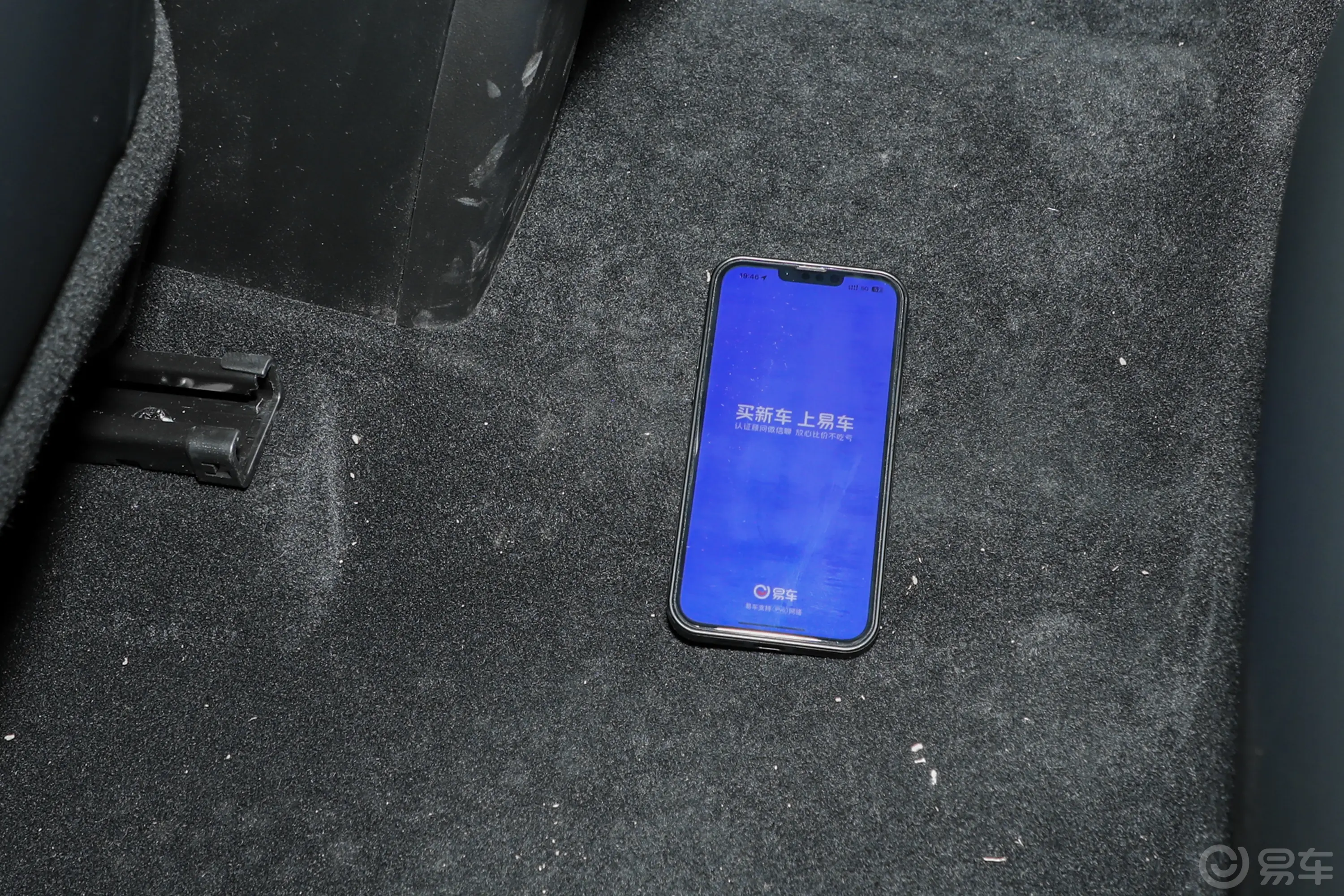 哈弗猛龙2.0T 高配版后排地板中间位置