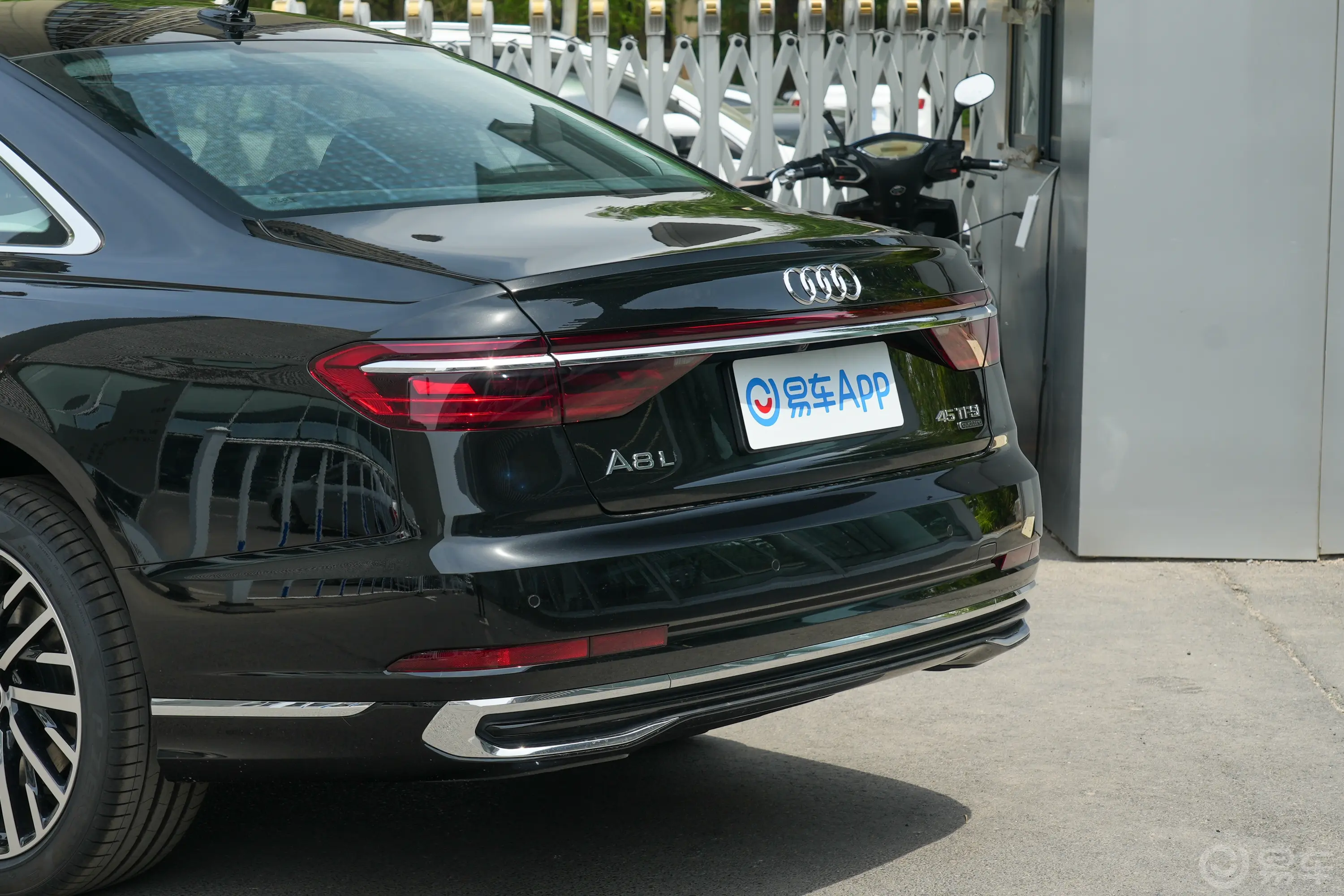 奥迪A8改款 A8L 45 TFSI quattro 豪华型车尾特写