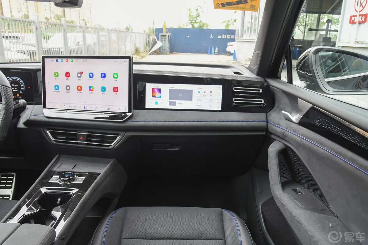 途观LPro 380TSI 四驱R-Line智尊版副驾驶位区域