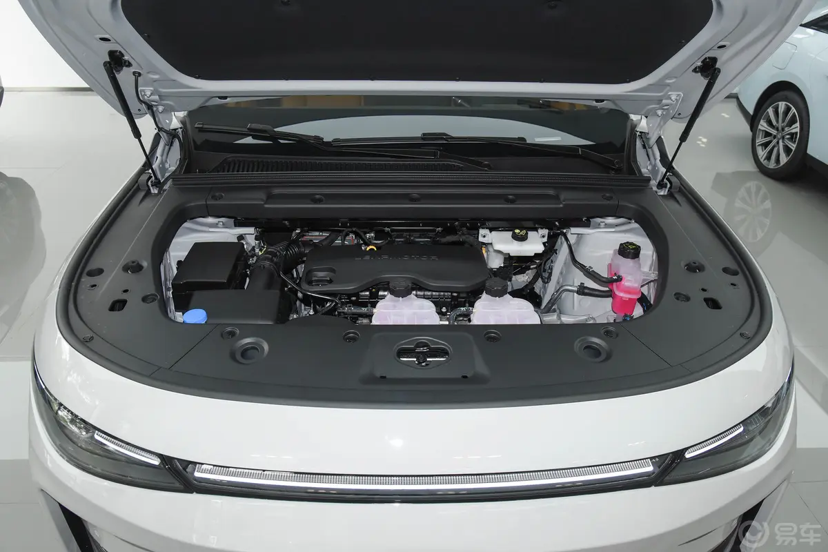 零跑C10增程版 210km 210悦享版前舱整体