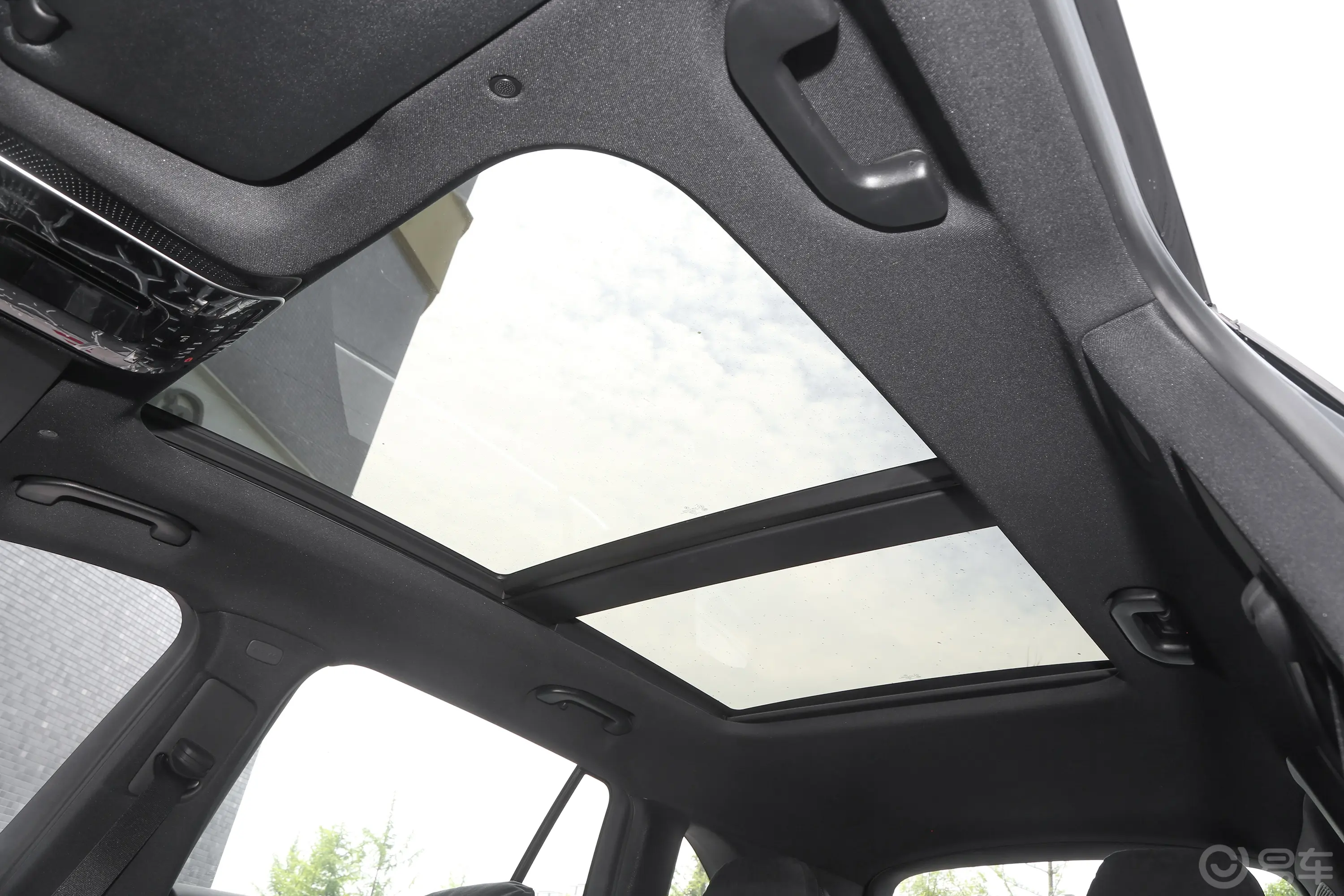 奔驰GLC改款 GLC 300 L 4MATIC 动感型 5座天窗内拍关闭