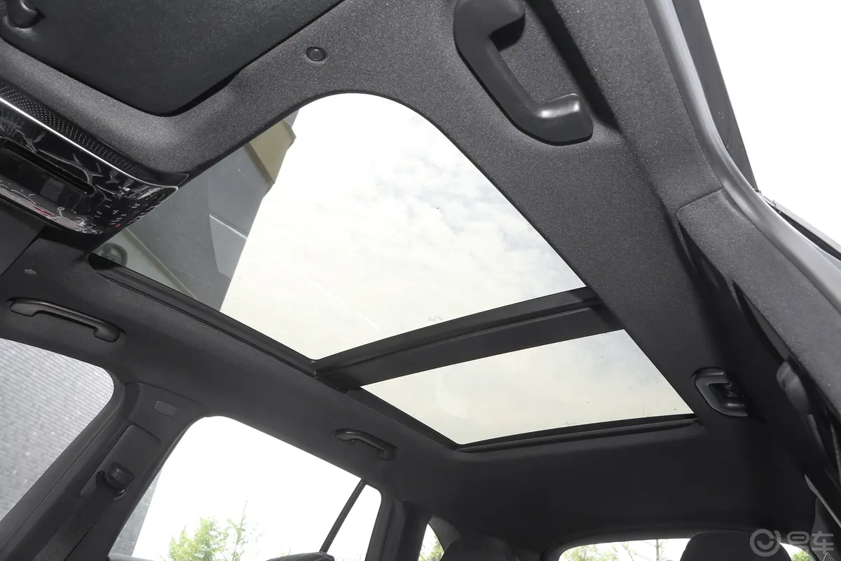 奔驰GLC改款 GLC 300 L 4MATIC 动感型 5座天窗内拍关闭
